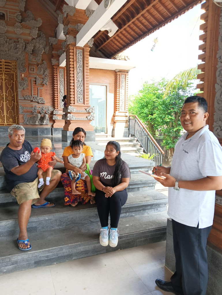 TELAH BERLANGSUNG GIAT POSYANDU BALITA DAN POSYANDU BINA KELUARGA BALITA ( BKB ) BERTEMPAT DI BALAI BANJAR SILA DHARMA DAN PEMBERIAN PMT DARI PEMERINTAH DESA MENGWITANI.